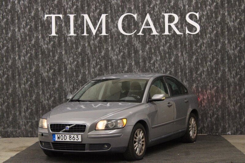 Grå Begagnad 2003 Volvo S40 Sedan | 22 999 kr (Marknadspris) - Bild 1/4