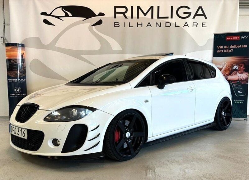Vit Begagnad 2011 Cupra Leon Halvkombi | 139 900 kr (Dyr) - Bild 1/4