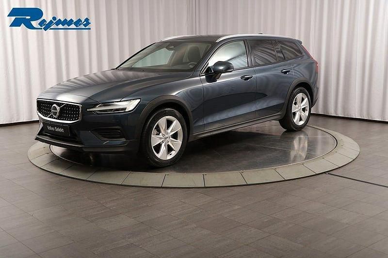 Mörkblå Begagnad 2024 Volvo V60 CC Core Kombi | 409 900 kr (Bra pris) - Bild 1/4