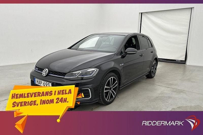 Svart Begagnad 2020 VW Golf VIII GTE Halvkombi | 244 800 kr (Lite dyr) - Bild 1/3