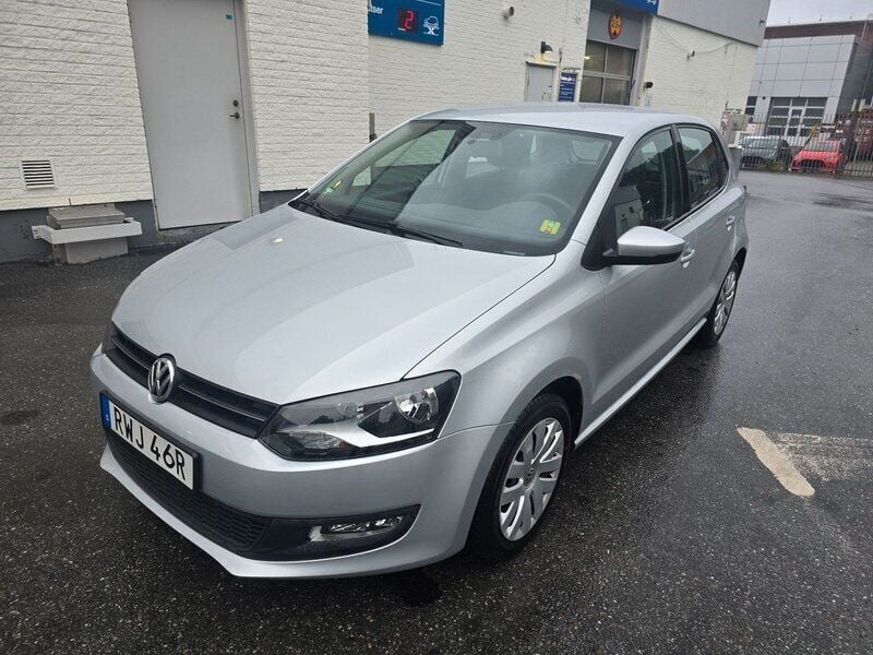 Grå Begagnad 2010 VW Polo Comfortline Halvkombi | 59 900 kr (Superpris) - Bild 1/4