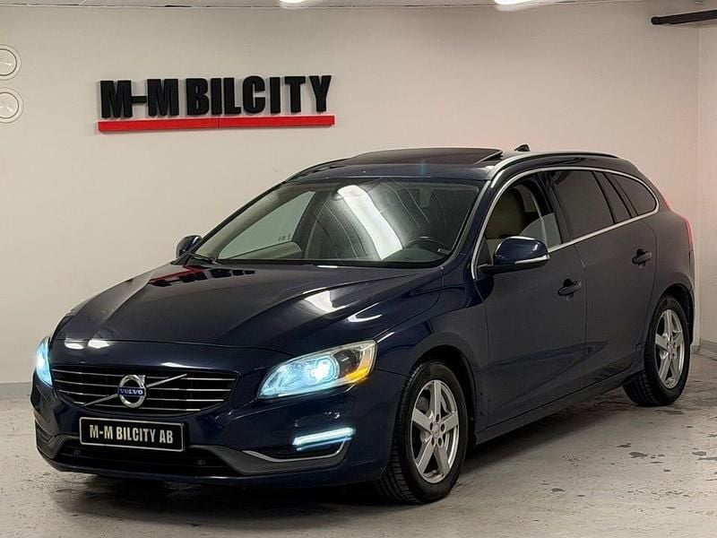Blå Begagnad 2014 Volvo V60 Momentum Kombi | 64 900 kr - Bild 1/4