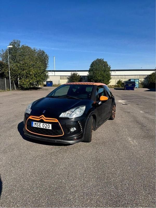Svart Begagnad 2011 Citroën DS3 Halvkombi | 49 900 kr - Bild 1/4