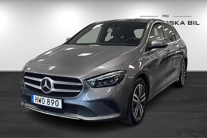 Grå Begagnad 2022 Mercedes B250e Minibuss | 274 900 kr (Marknadspris) - Bild 1/4