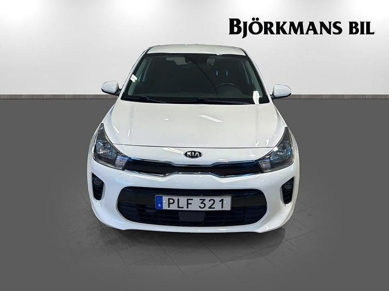 Begagnad Kia Rio Launch Edition 84 HK (61 kW) 2017 /ud/clear white Halvkombi