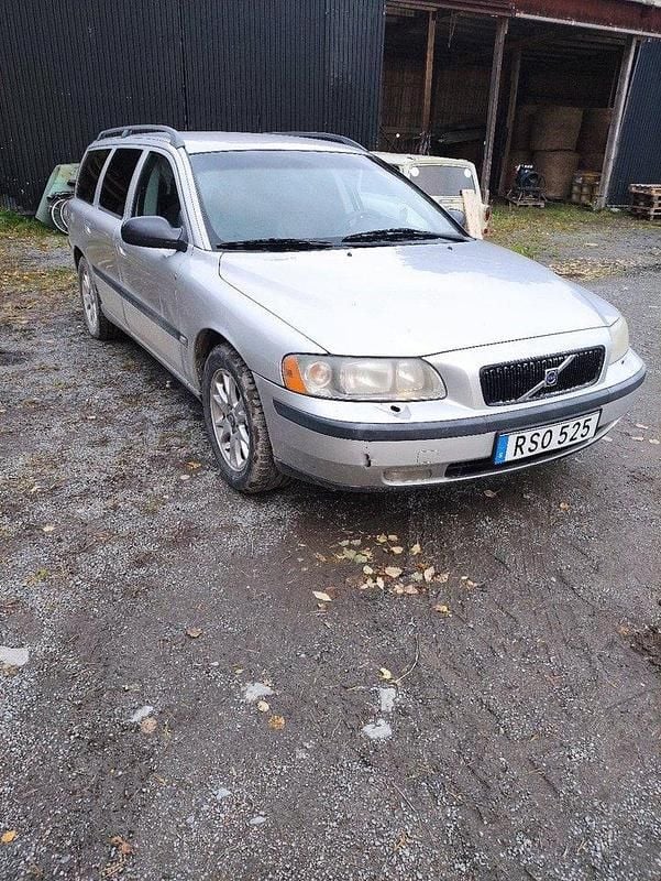 Grå Begagnad 2001 Volvo V70 Kombi | 18 500 kr (Marknadspris) - Bild 1/1