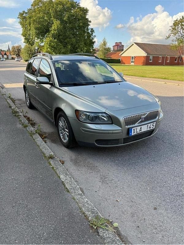 Grön Begagnad 2006 Volvo V50 Kombi | 20 000 kr (Bra pris) - Bild 1/4