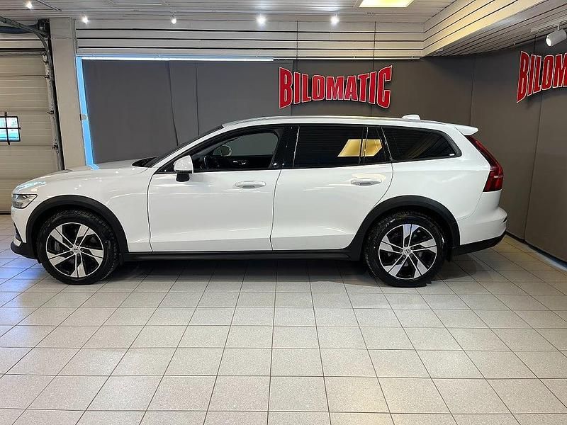 Begagnad Volvo V60 CC 190 HK (139 kW) 2019 Vit Kombi