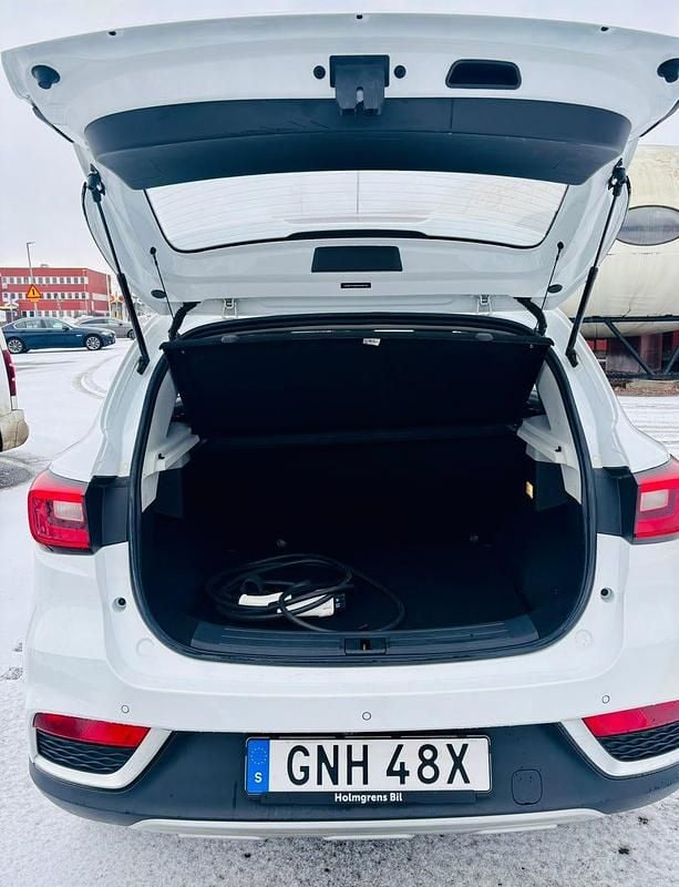 Begagnad MG ZS Luxury 105 kW (143 HK) 2021 Arctic white metallic SUV