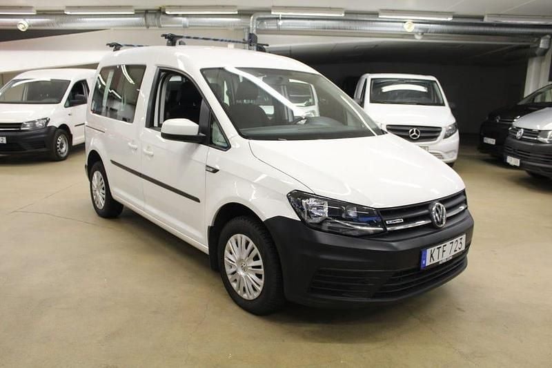 Vit Begagnad 2018 VW Caddy Minibuss | 109 000 kr (Marknadspris) - Bild 1/4