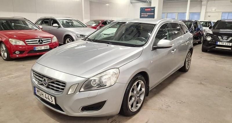 Silver Begagnad 2012 Volvo V60 Ocean Race Kombi | 105 000 kr (Bra pris) - Bild 1/3