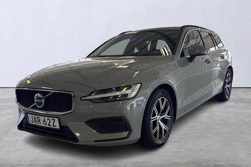 Grå Begagnad 2024 Volvo V60 Core Kombi | 349 900 kr (Bra pris) - Bild 1/4