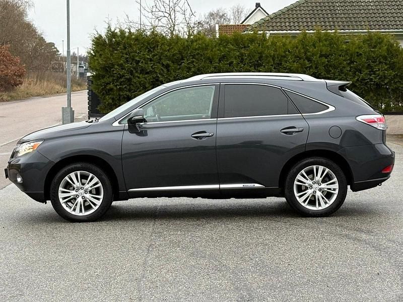 Mörkgrå (gråmet.) Begagnad 2010 Lexus RX450h Luxury Line SUV | 139 900 kr (Marknadspris) - Bild 1/4