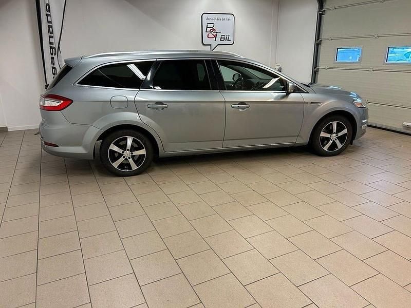 Begagnad Ford Mondeo 160 HK (117 kW) 2014 Silver Kombi
