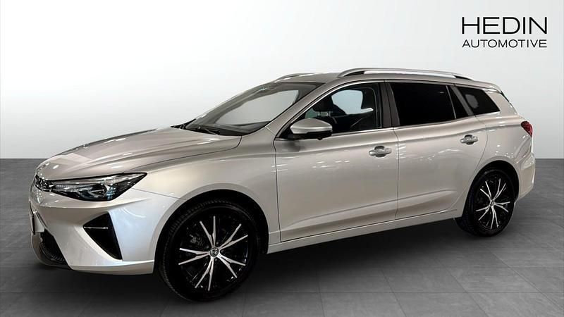 Grå (silver) Begagnad 2022 MG MG5 EV Kombi | 219 900 kr (Marknadspris) - Bild 1/4