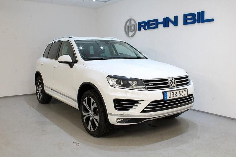 Vit Begagnad 2016 VW Touareg R-line SUV | 229 000 kr (Lite dyr) - Bild 1/4