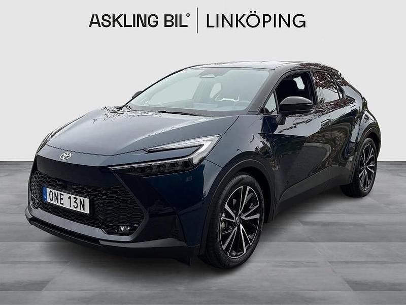 Blå Begagnad 2025 Toyota C-HR Executive SUV | 399 000 kr (Dyr) - Bild 1/4