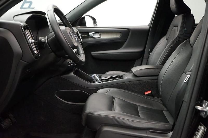 Begagnad Volvo XC40 Inscription 192 HK (141 kW) 2019 Svart SUV