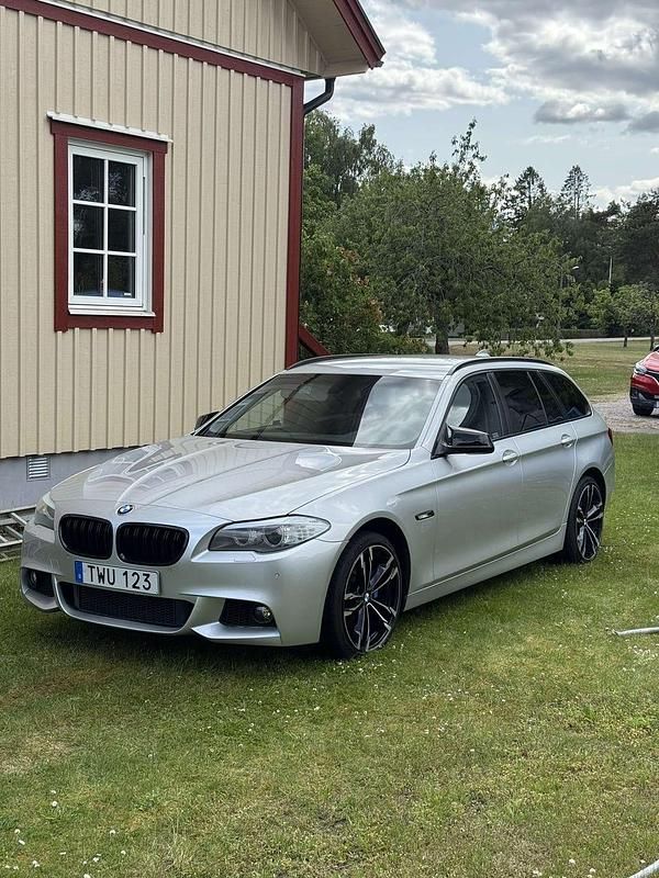 Begagnad 2012 BMW 520 Kombi | 134 999 kr (Dyr) - Bild 1/4