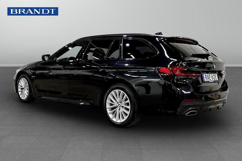 Begagnad BMW 530e Shadowline 2023 Svart Kombi