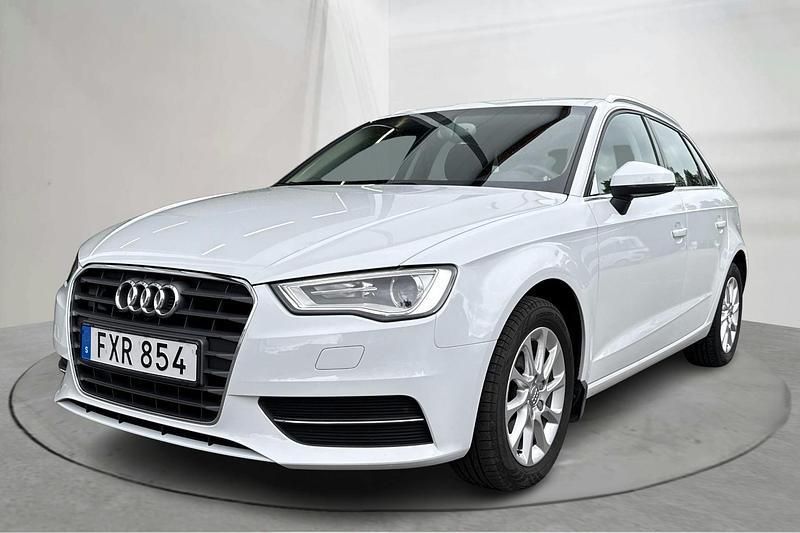 Vit Begagnad 2015 Audi A3 | 156 000 kr - Bild 1/4