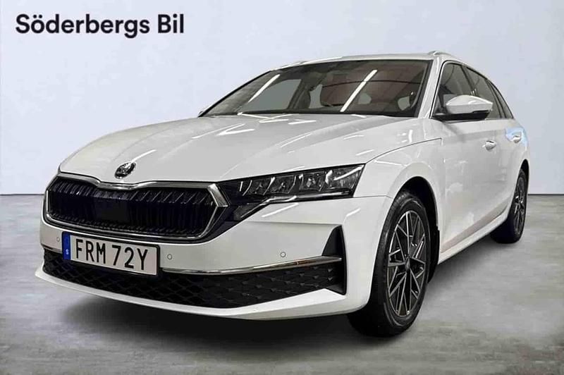 Vit Begagnad 2024 Skoda Octavia Selection Kombi | 373 400 kr (Marknadspris) - Bild 1/1
