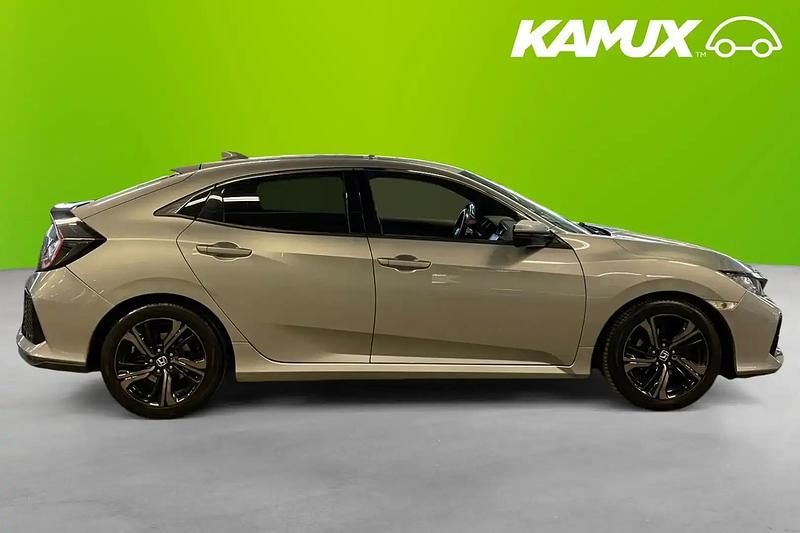Begagnad Honda Civic Elegance 129 HK (94 kW) 2017 Silver/grå Halvkombi