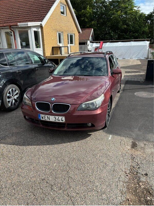Röd Begagnad 2004 BMW 525 Kombi | 40 000 kr (Marknadspris) - Bild 1/3