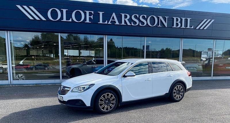 Vit Begagnad 2014 Opel Insignia Country Tourer Business Kombi | 114 500 kr (Marknadspris) - Bild 1/4