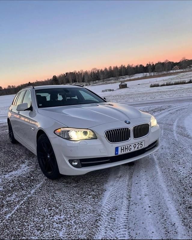 Begagnad 2011 BMW 525 Kombi | 80 000 kr (Marknadspris) - Bild 1/4