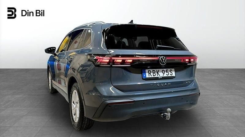 Begagnad VW Tiguan Edition 150 HK (110 kW) 2024 Mörkgrå SUV