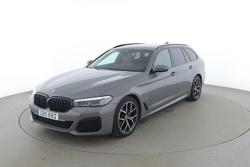 Grå Begagnad 2022 BMW 520 M Sport Kombi | 350 000 kr (Bra pris) - Bild 1/4