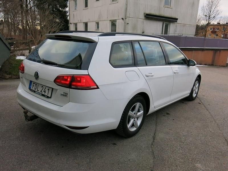 Begagnad VW Golf VII 110 HK (80 kW) 2015 Vit Kombi