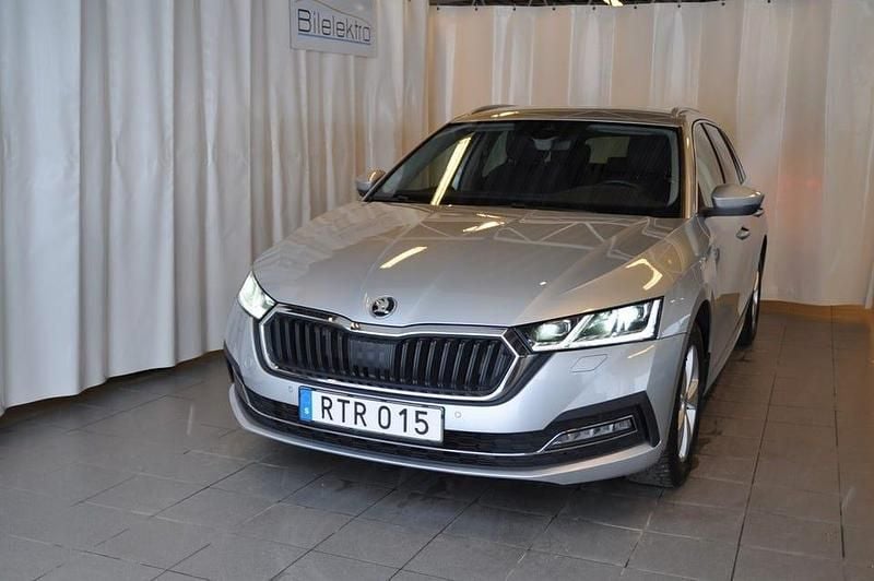 Begagnad Skoda Octavia 150 HK (110 kW) 2022 Silver Kombi