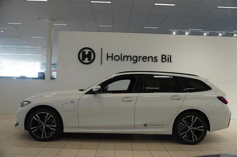 Begagnad BMW 330 Efficient Dynamics 292 HK (214 kW) 2025 Alpinvit Kombi