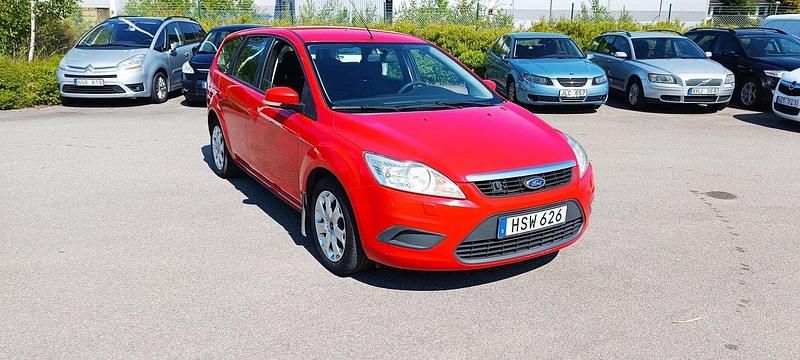 Blå (röd) Begagnad 2009 Ford Focus Kombi | 27 900 kr - Bild 1/4