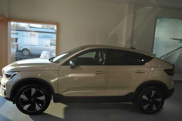 Ljusbrun Ny 2024 Volvo EC40 Core SUV | 550 800 kr (Dyr) - Bild 1/3