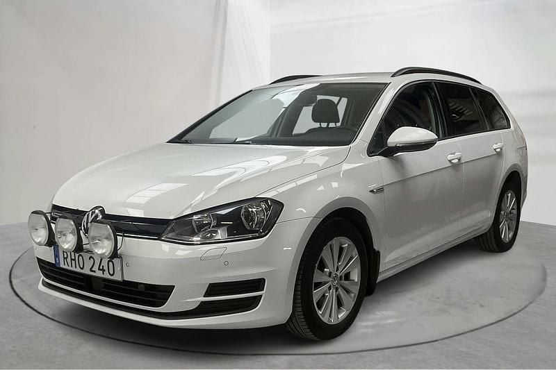Vit Begagnad 2017 VW Golf VII | 130 000 kr - Bild 1/4