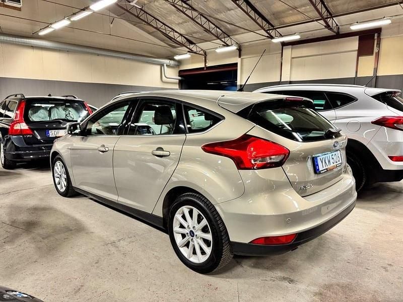 Begagnad Ford Focus Titanium 125 HK (91 kW) 2016 Grå Halvkombi