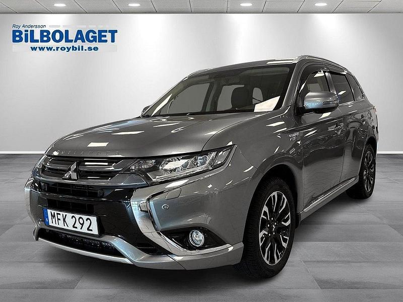 Gråmetallic Begagnad 2015 Mitsubishi Outlander P-HEV SUV | 164 900 kr (Marknadspris) - Bild 1/4