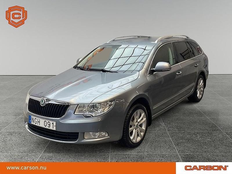 Silver Begagnad 2012 Skoda Superb Ambition Kombi | 112 800 kr (Lite dyr) - Bild 1/3