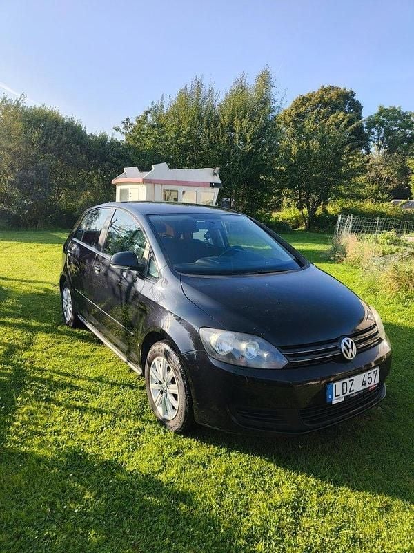 Svart Begagnad 2011 VW Golf Plus Cross Minibuss | 44 000 kr (Marknadspris) - Bild 1/4