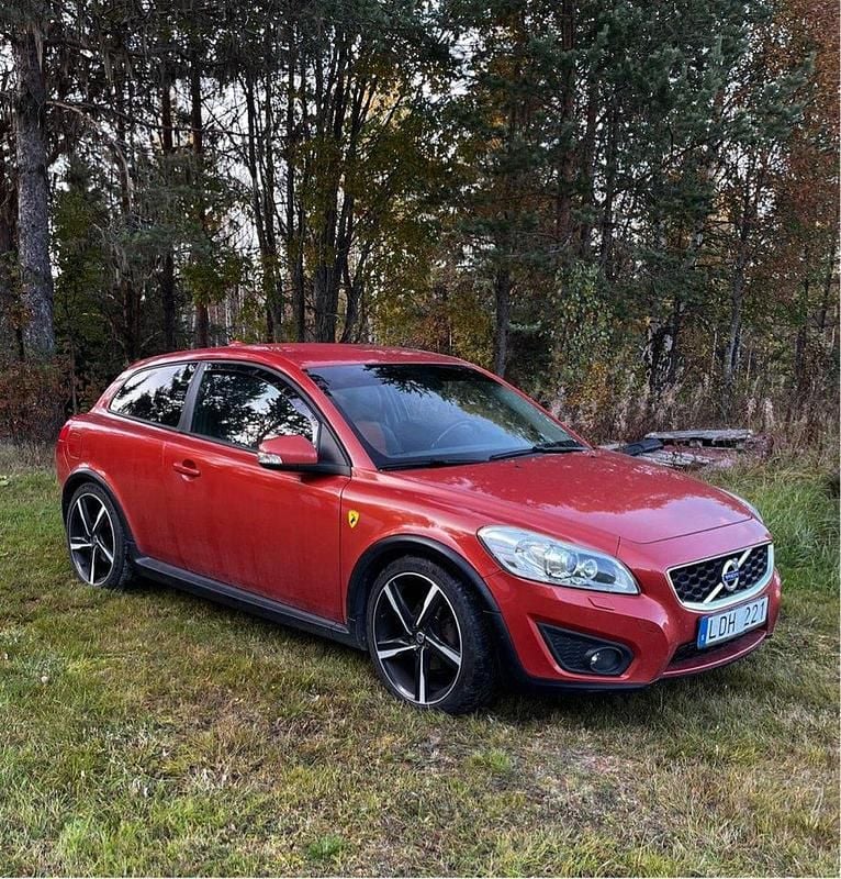 Röd Begagnad 2011 Volvo C30 Momentum Halvkombi | 60 000 kr (Bra pris) - Bild 1/2