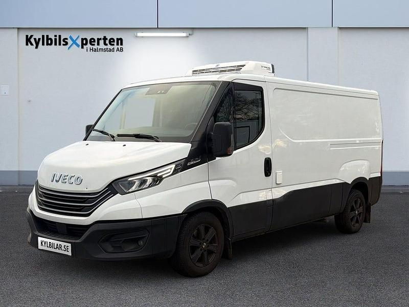Vit Begagnad 2022 Iveco Daily Van | 311 250 kr - Bild 1/4
