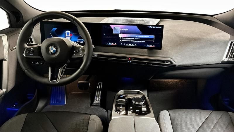 Begagnad BMW iX Comfort Edition 400 kW (544 HK) 2025 Vit (mineral white metallic) SUV