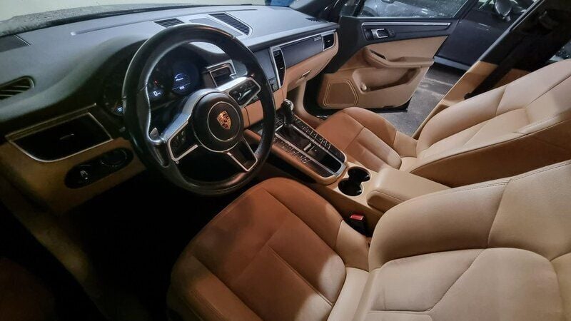 Svart Begagnad 2017 Porsche Macan SUV | 349 000 kr (Marknadspris) - Bild 1/4