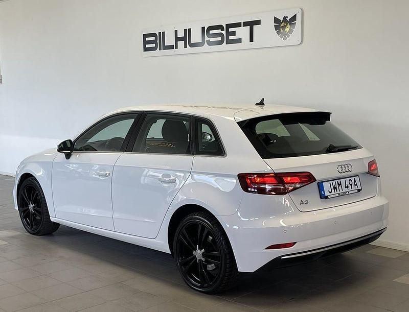 Begagnad Audi A3 Sport 131 HK (96 kW) 2020 Vit Sedan
