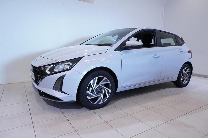 Begagnad Hyundai i20 Essential 101 HK (74 kW) 2024 Grå Halvkombi