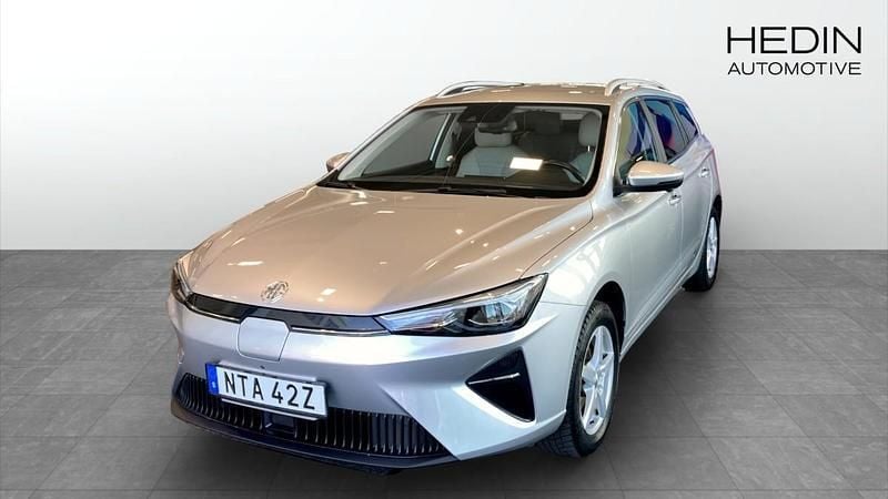 Grå (silver) Begagnad 2022 MG MG5 EV Luxury Kombi | 219 900 kr (Lite dyr) - Bild 1/4