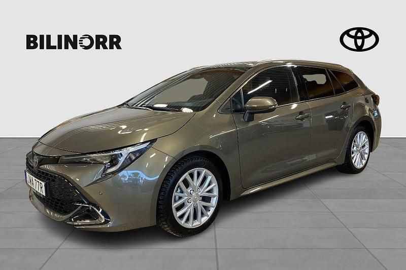 Grön Begagnad 2024 Toyota Corolla Style Kombi | 329 900 kr (Lite dyr) - Bild 1/4